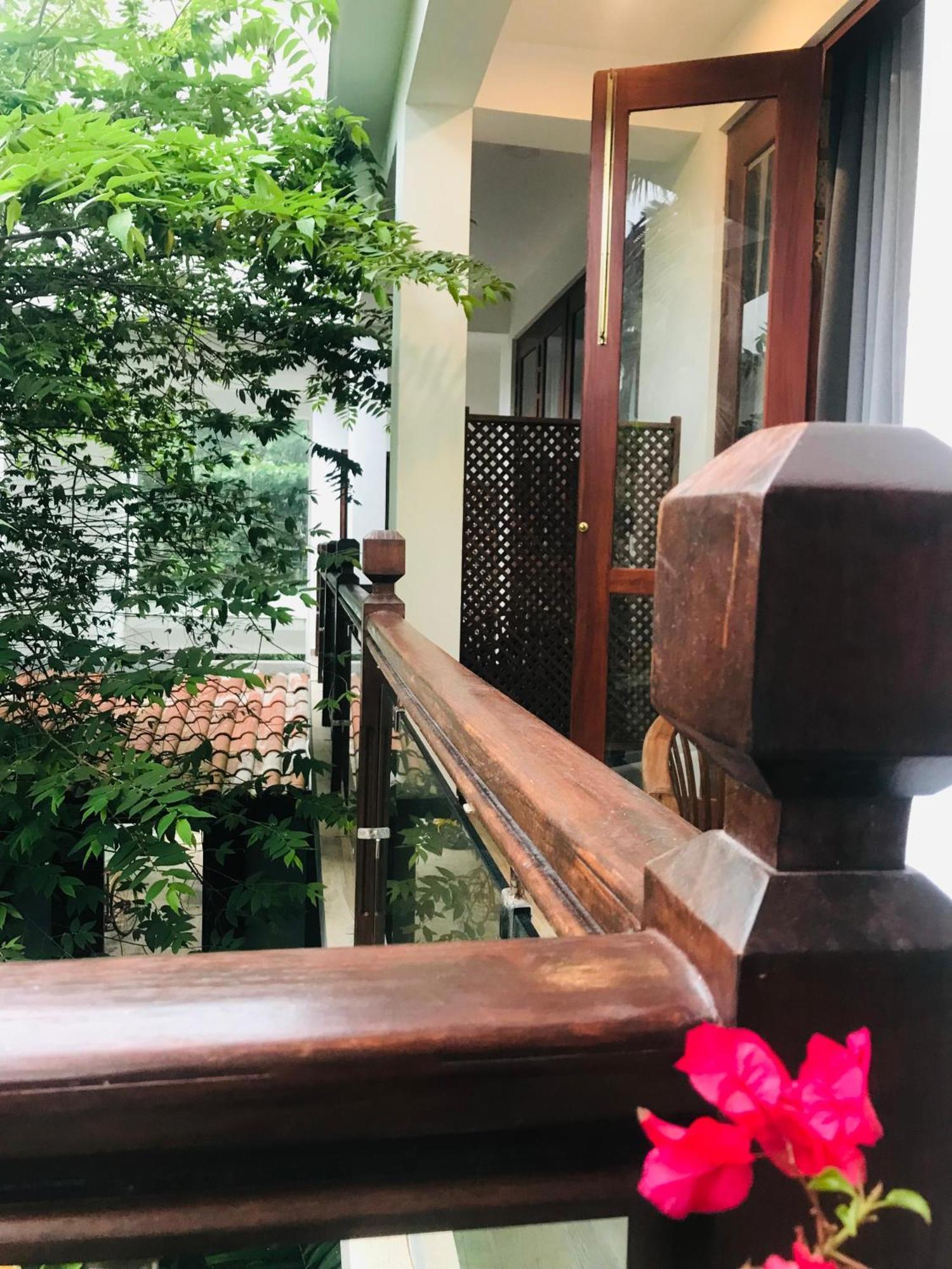 Blue Whales Hotel Hikkaduwa Exterior foto
