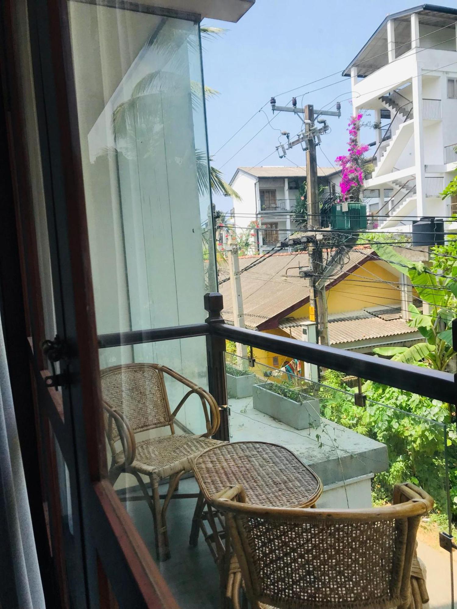 Blue Whales Hotel Hikkaduwa Exterior foto