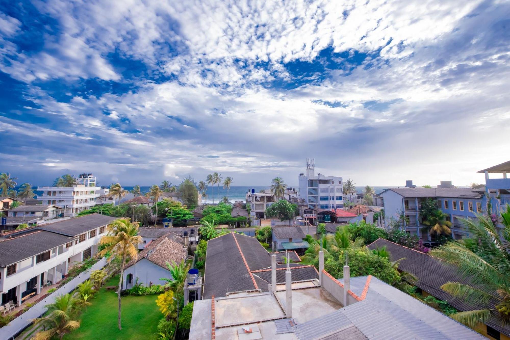Blue Whales Hotel Hikkaduwa Exterior foto