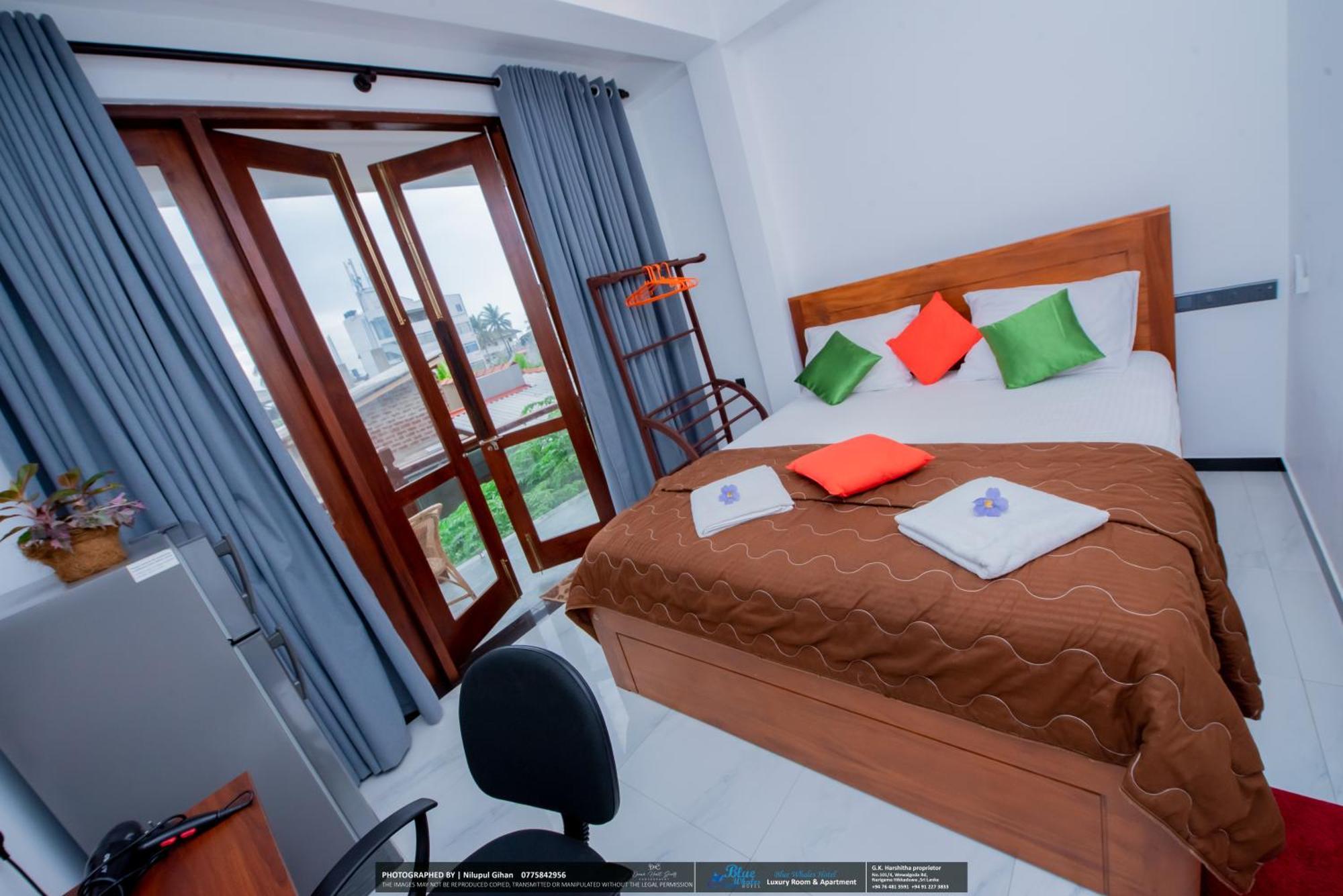 Blue Whales Hotel Hikkaduwa Exterior foto