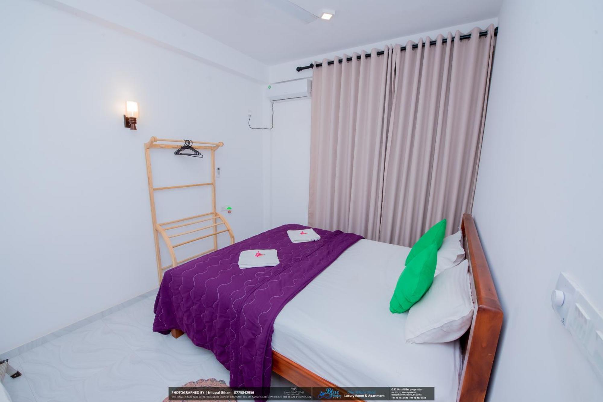 Blue Whales Hotel Hikkaduwa Exterior foto